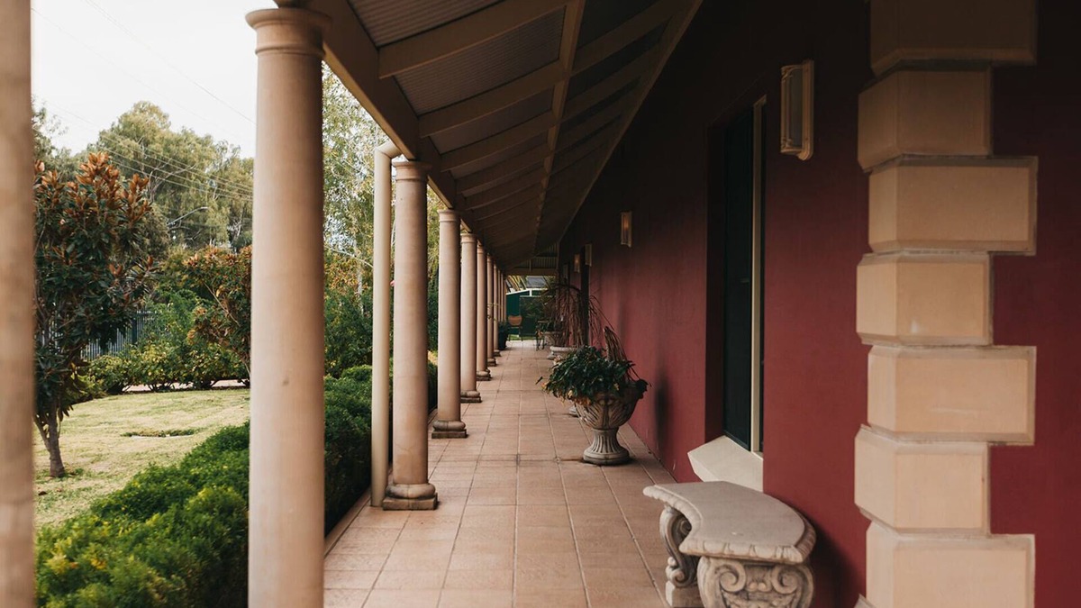 Wagga Wagga Hotel | The Lawson Riverside Suites