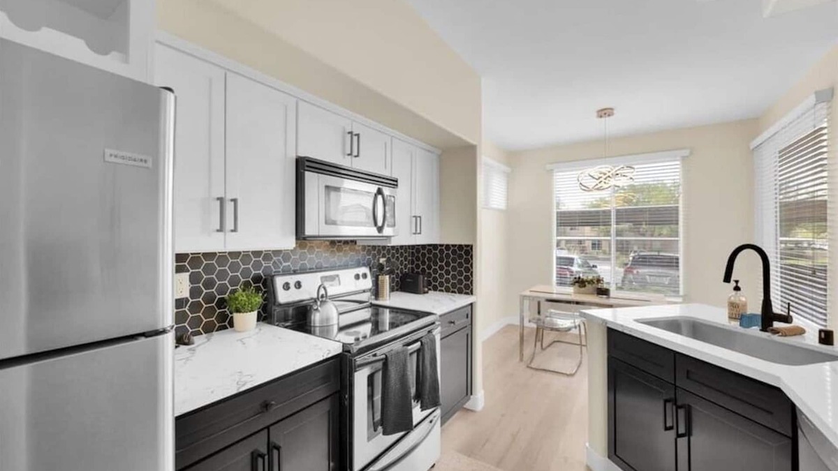 Las Vegas Condo | The Layover * A Modern living near LV Strip