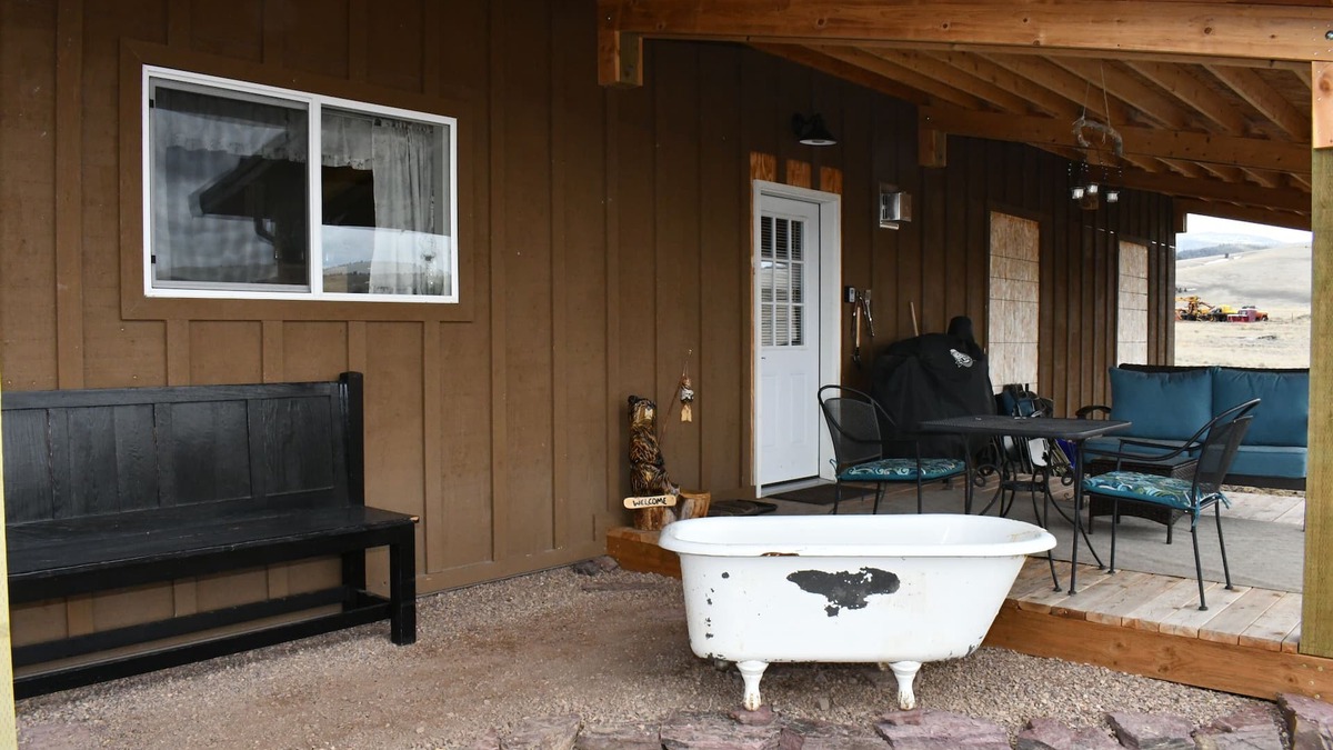 Philipsburg House | The Lazy 8 Apartment