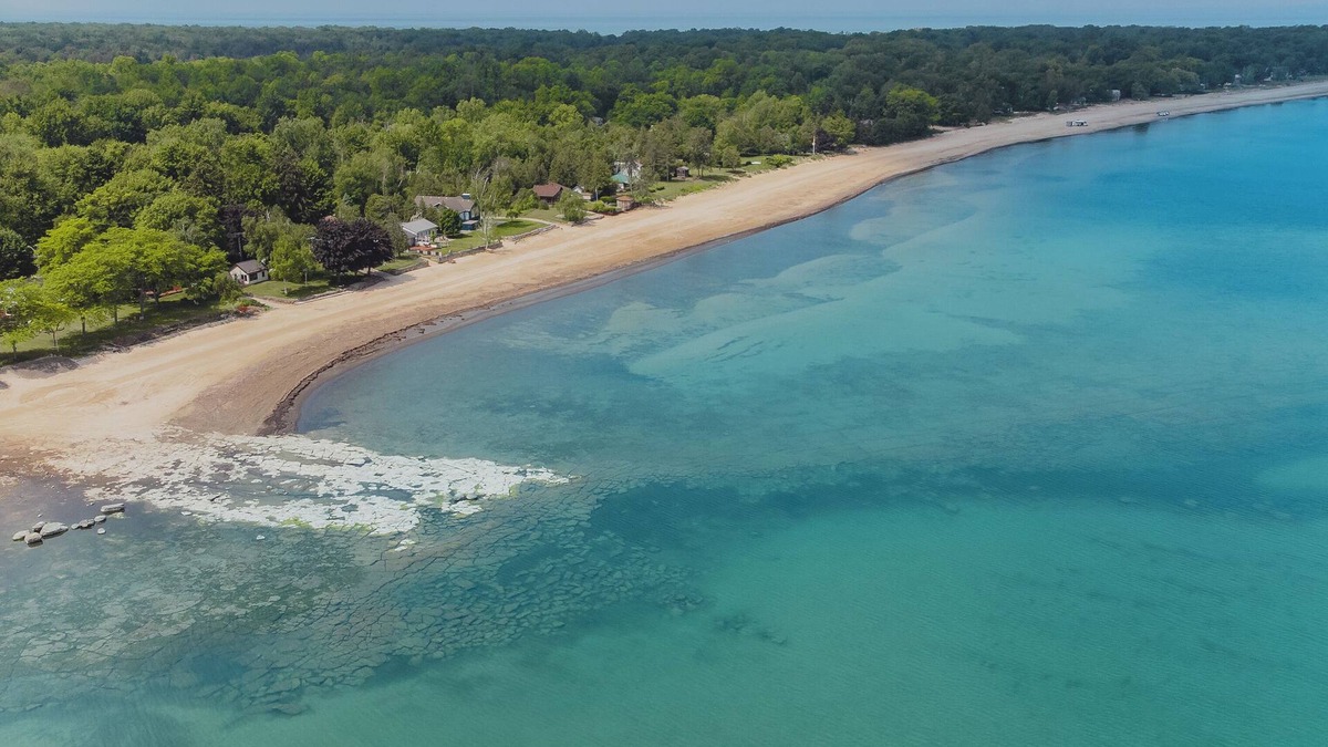 Kettle Point 44 Cottage | The Lazy Days - 3 cottages - Sleeps 22 - Lakefront on Lake Huron