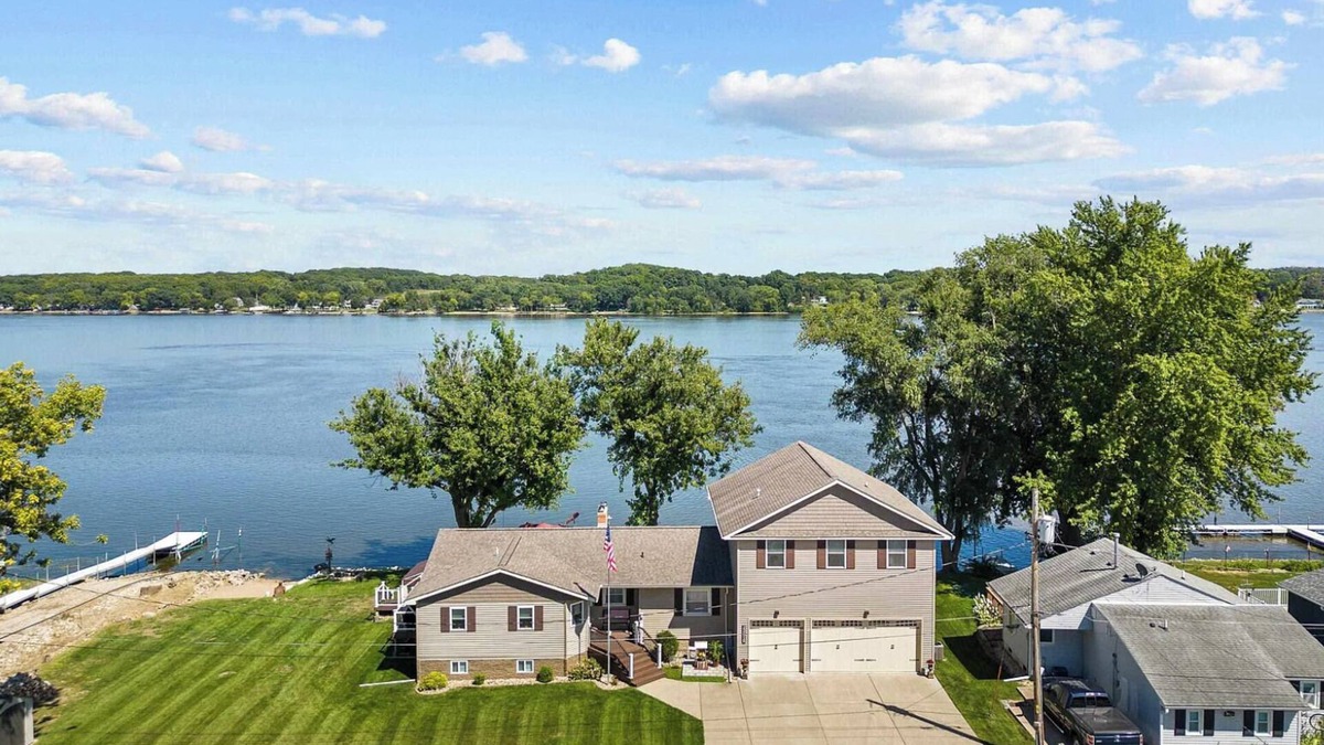 Scott County House | The LeClaire Driftwood Retreat on the Mississippi River!
