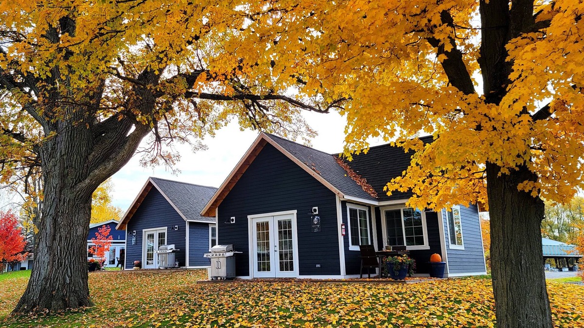 Alexandria Bay House | The Ledges Resort and Marina, Sparrow