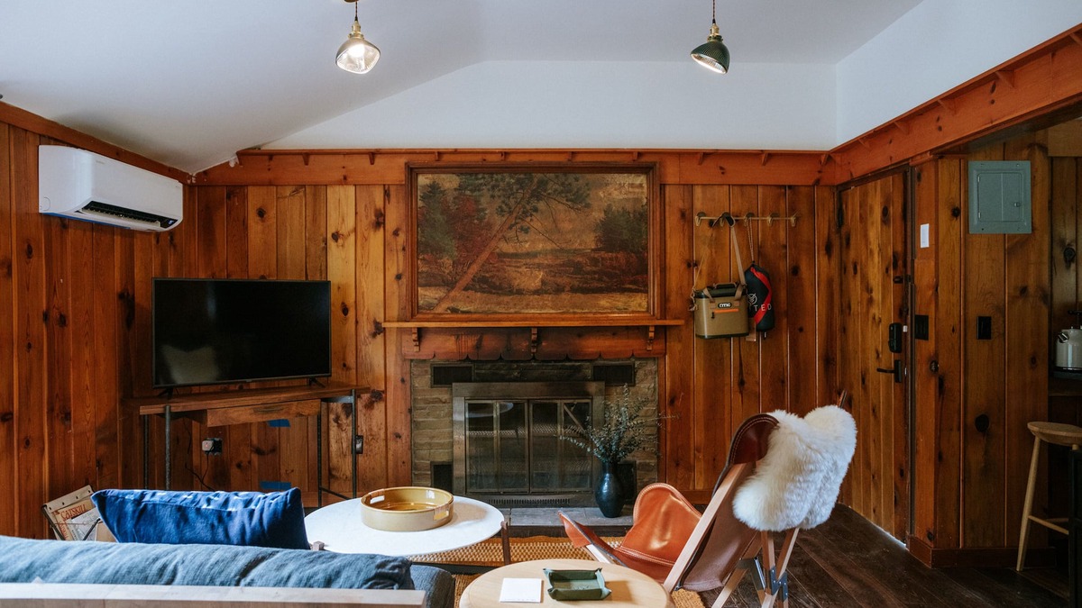 Mount Tremper Hotel | The Leeway - River Studio