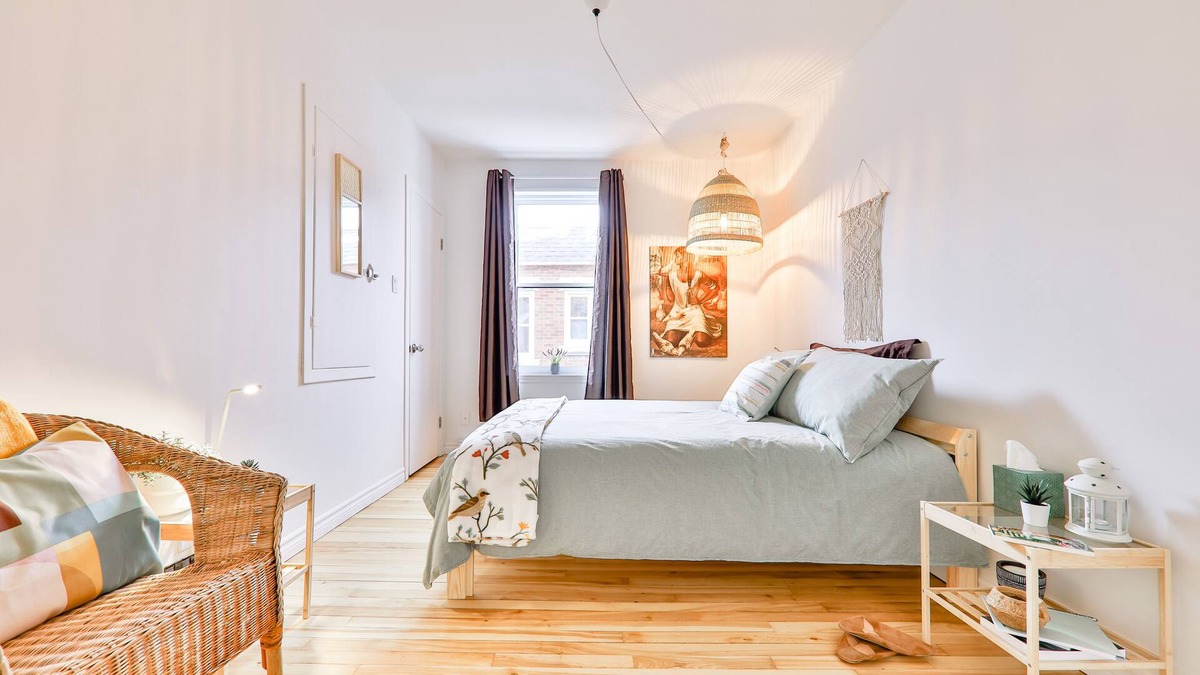 St. Jerome Apartment | The left door. 2 bedroom apartment in downtown St-Jérome.
