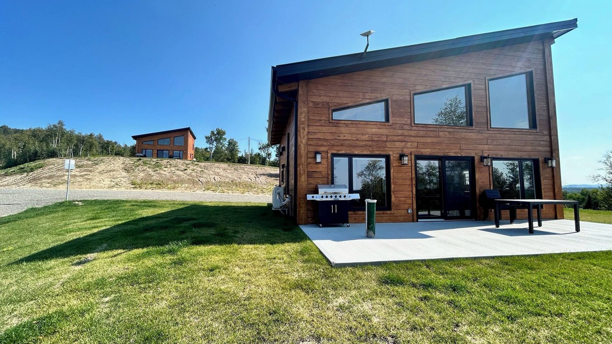 Saint-Felix-d'Otis Ski Chalet | The Leopold