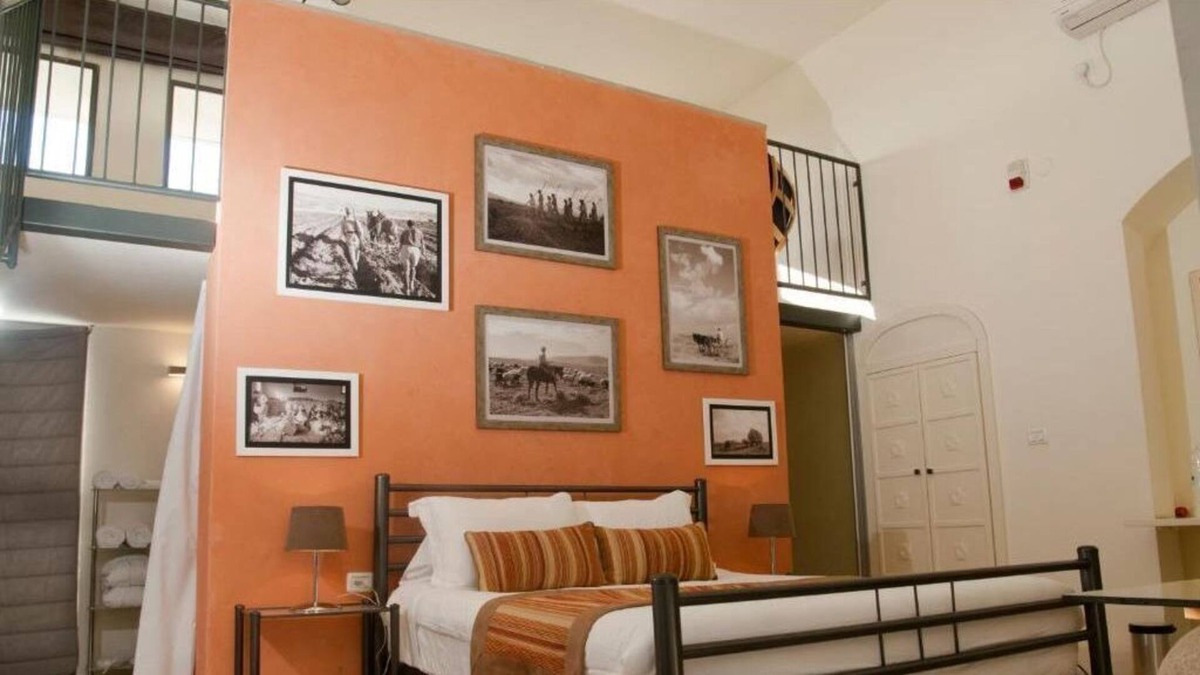 Artists Colony Cabin | The Liana Suite