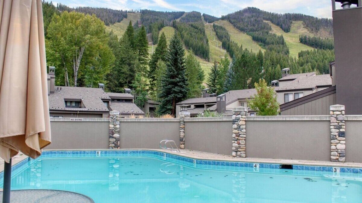 Warm Springs Condo | The Lift Lookout | Slope-View Condo at International Village