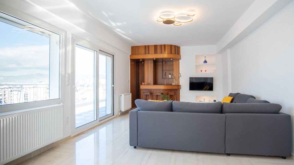 Kypseli House | The light-flooded penthouse in Athens