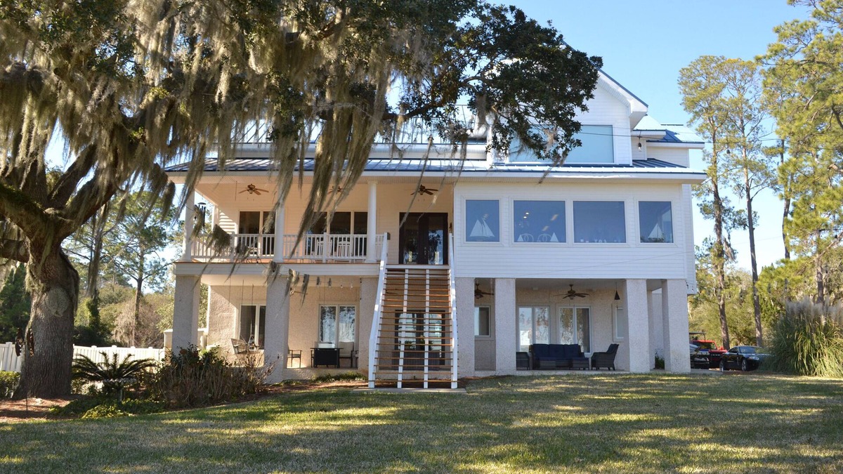 Sunbury House | The Lighthouse at Sunbury w/Deep Water Private Dock for your Boat