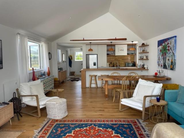 Snells Beach House | The Lighthouse - Boathouse Bay