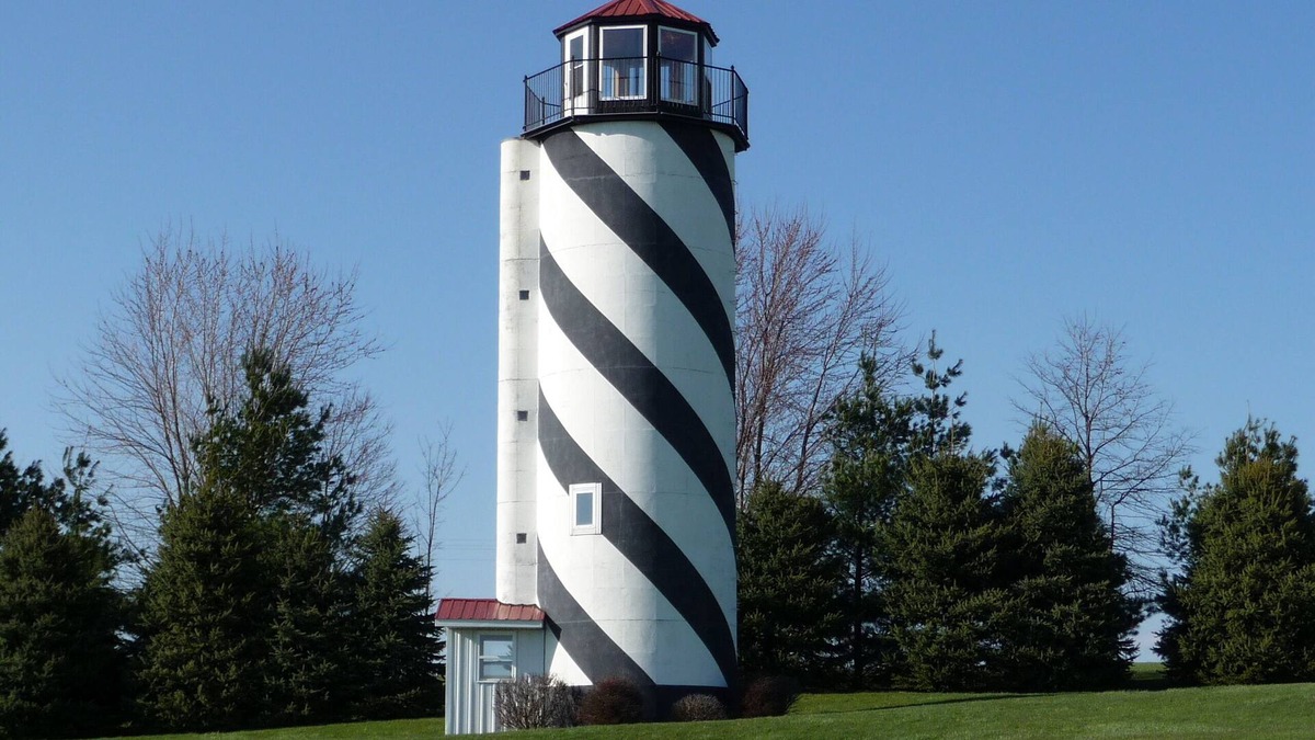 Dickeyville House | The Lighthouse Bungalow
