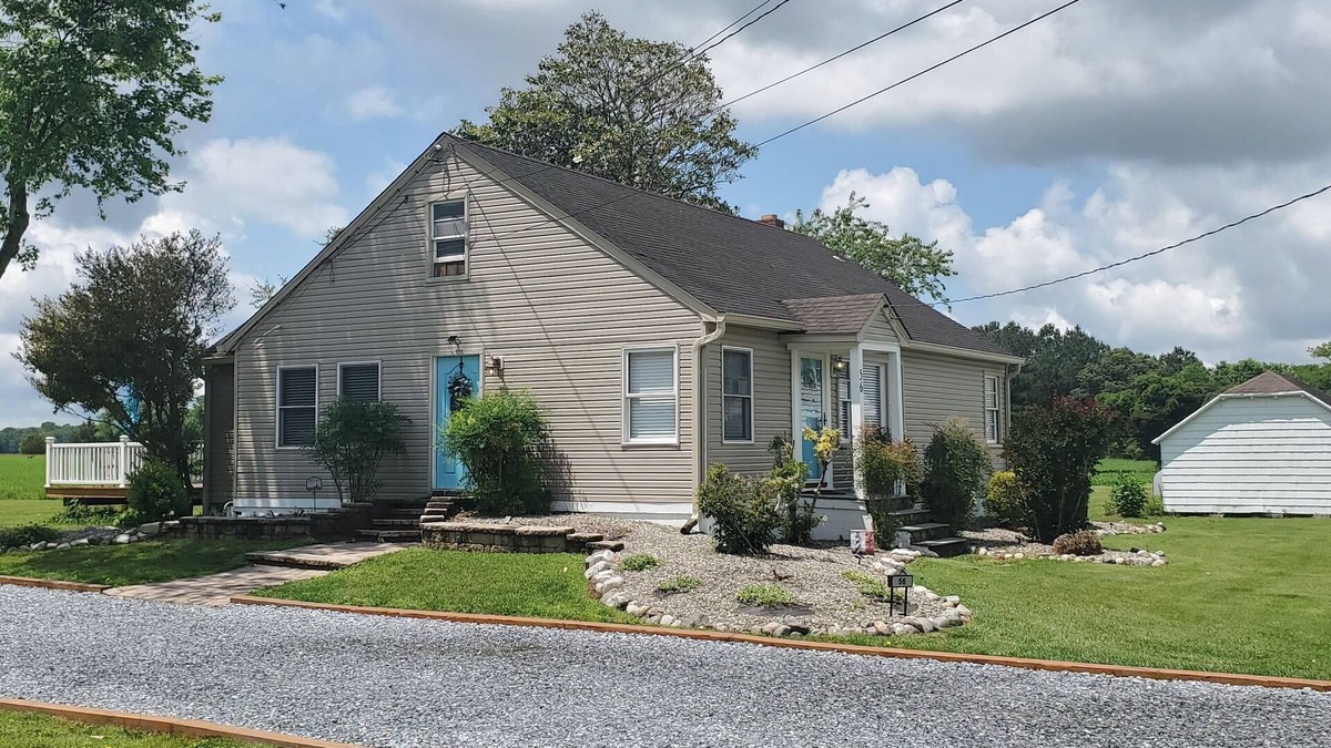 Selbyville House | The Lighthouse Cottage. Close to Ocean City, MD and Fenwick Island, DE. PETS OK