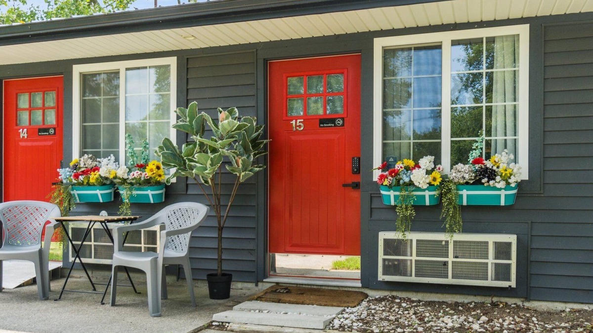 Waterloo Apartment | The Lighthouse Inn & Suites Extended StaynJust off I-69 Exit 334 in Waterloo IN