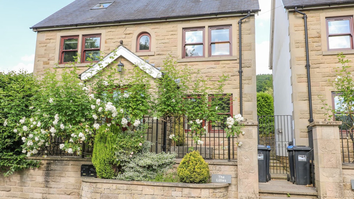 Darley Dale Cottage | THE LILLIES, family friendly, with a garden in Bakewell