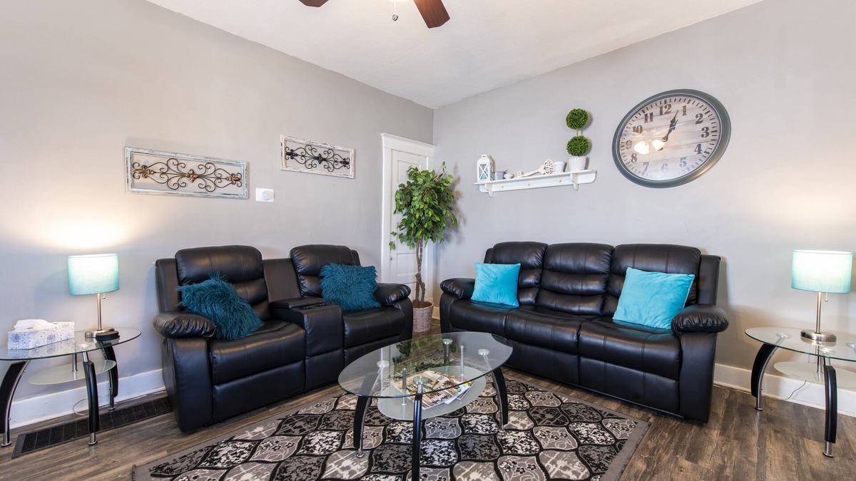 Taylor Berry House | The Lilly House! Close to everything!