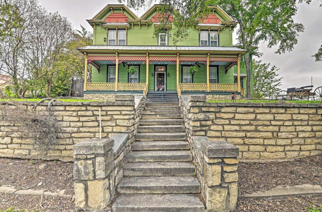 Glen Rose House | The Lilly House Historic Glen Rose Home with Porch!