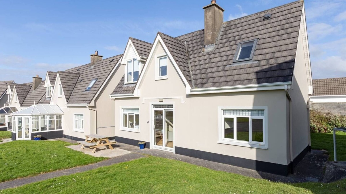 Lahinch House | The Links 04, Amazing Location- Food, Drinks, Surf, & Golf!-4