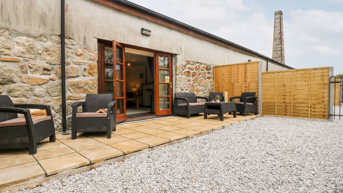Stenalees Cottage | THE LINNEY@THE WEST DRY, family friendly, with a garden in St Austell
