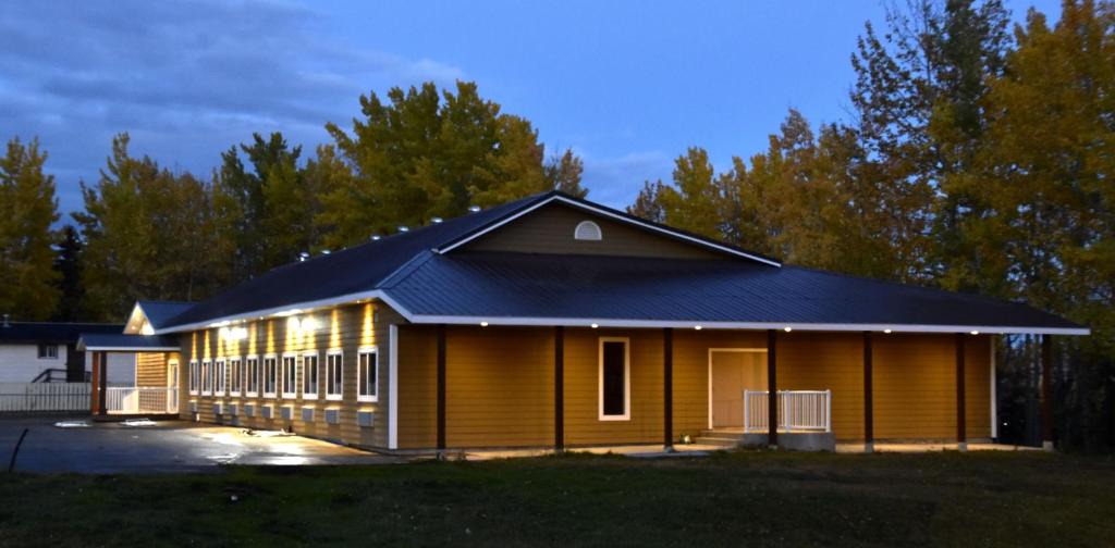 Chetwynd Hotel | The Lion Inn & Suites