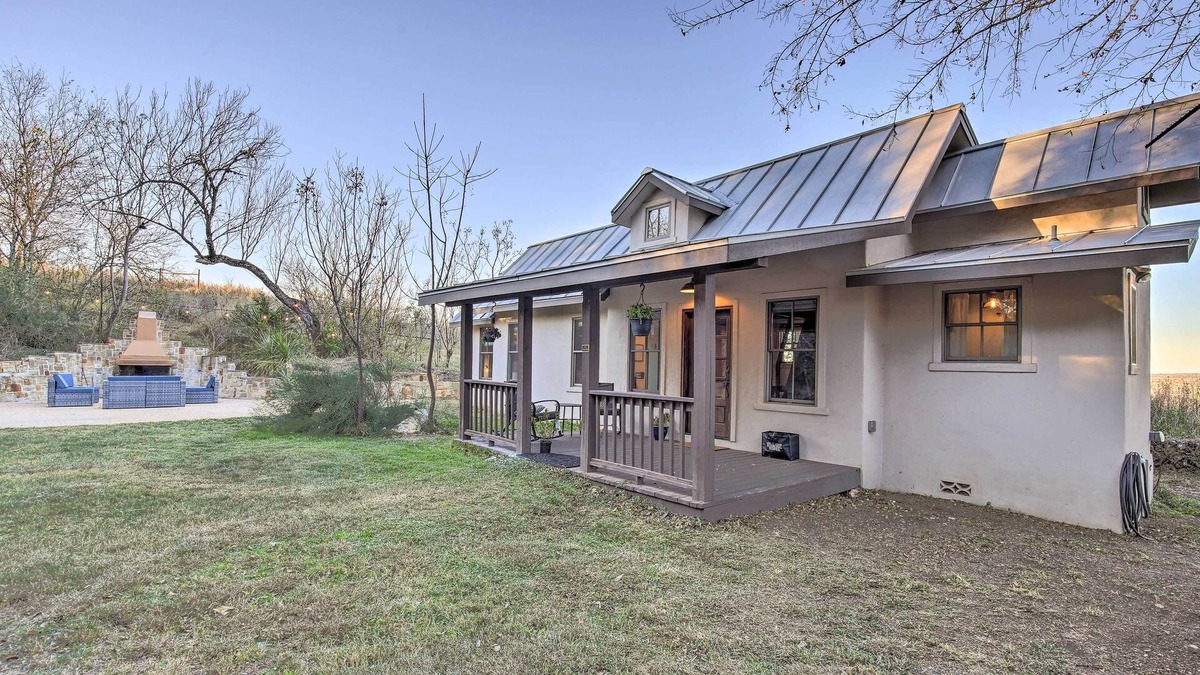 Castroville Cottage | The Little Alsatian House: 18 Miles to San Antonio