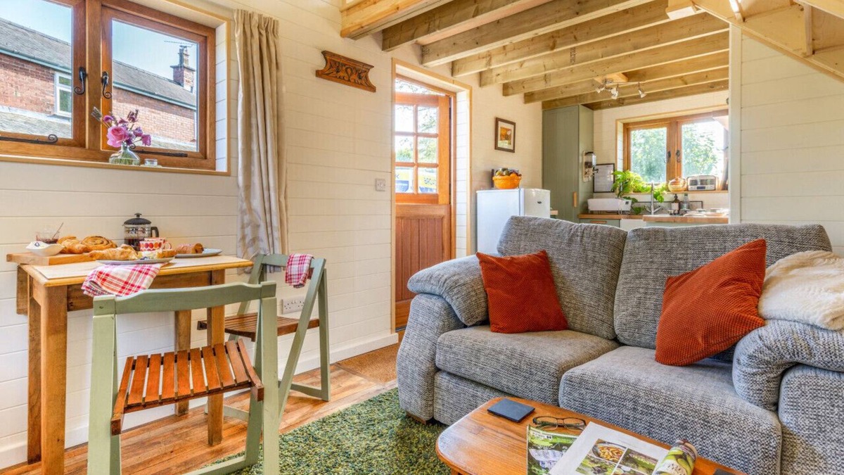 Llandrinio House | The Little Barn at Holly Villa