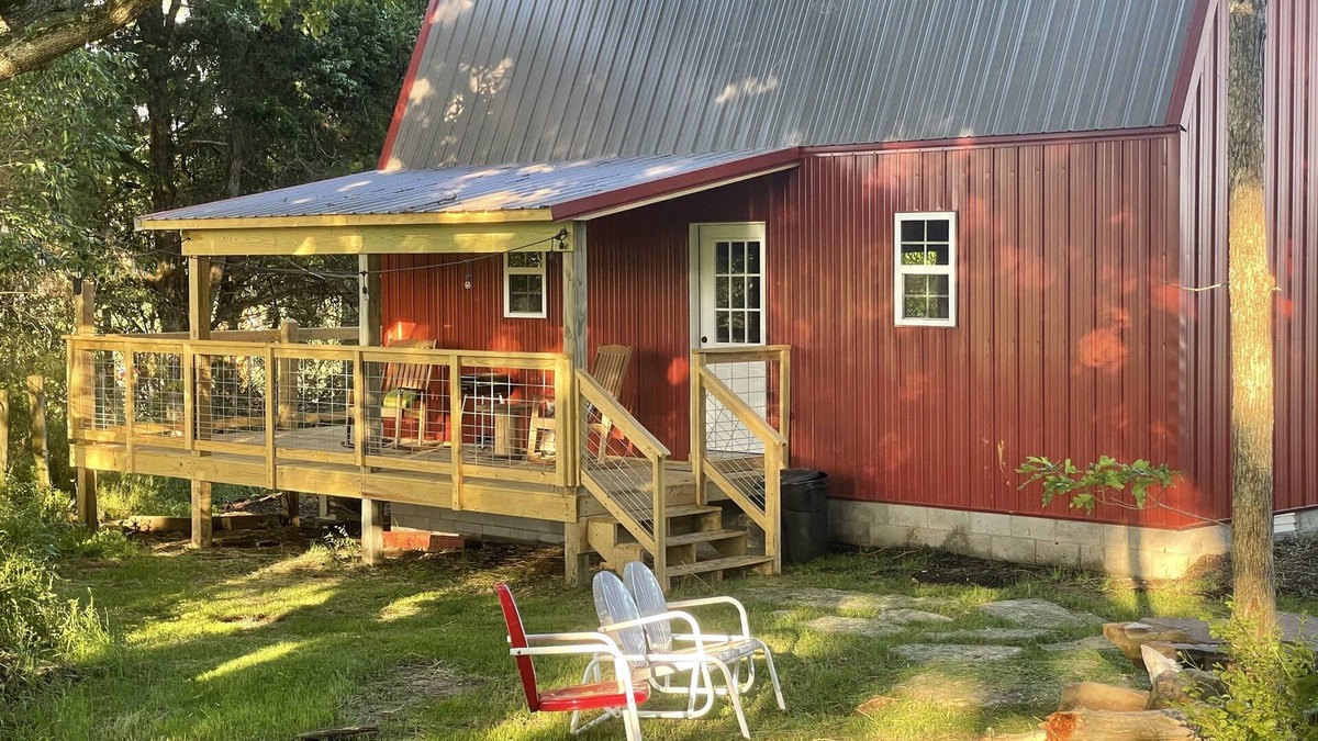 Mountain View House | The Little Barn on the Hill.NEW! min. from town. Great back porch view w/Loft