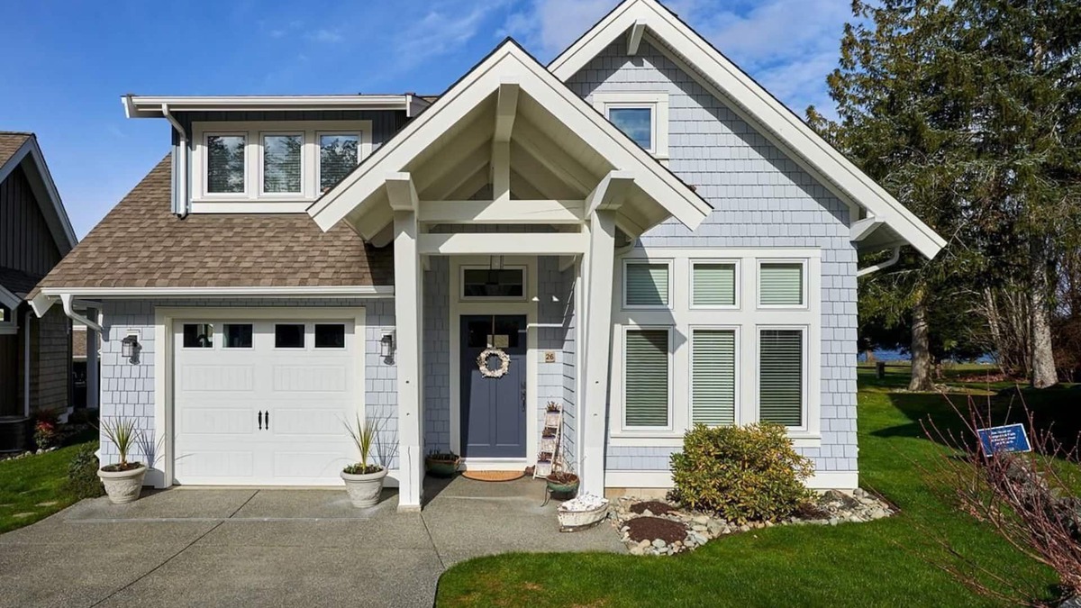 Regional District of Nanaimo House | The Little Beach House- Fully equipped Vacation Rental