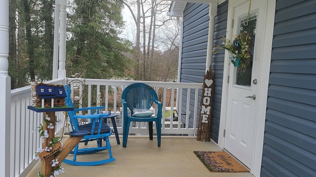 Hollywood House | The Little Blue Cottage on the Crick.