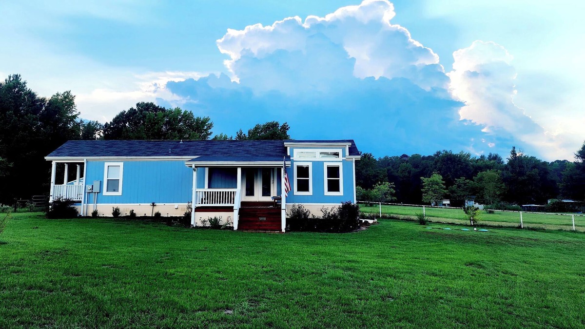 Kilgore House | The Little Blue House + Friendly Farm Friends!