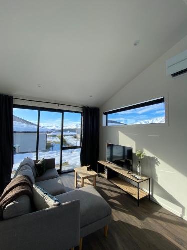 Lake Tekapo House | The Little Cottage