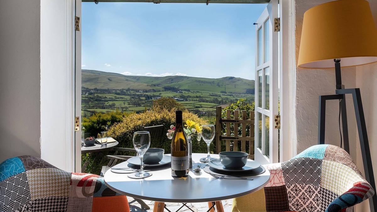 Bryn-crug Cottage | The Little Cottage - sleeps 2 guests in 1 bedroom