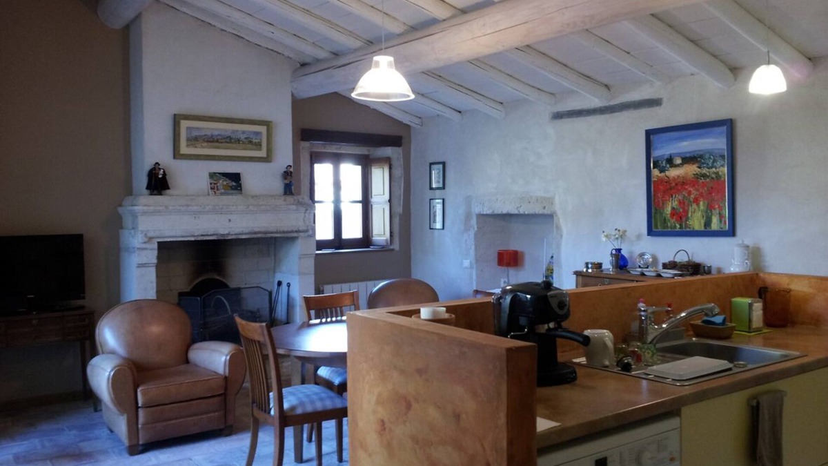 Meynes Apartment | The Little DoMeynes . Charming cottage ideal for 1 couple and it all year