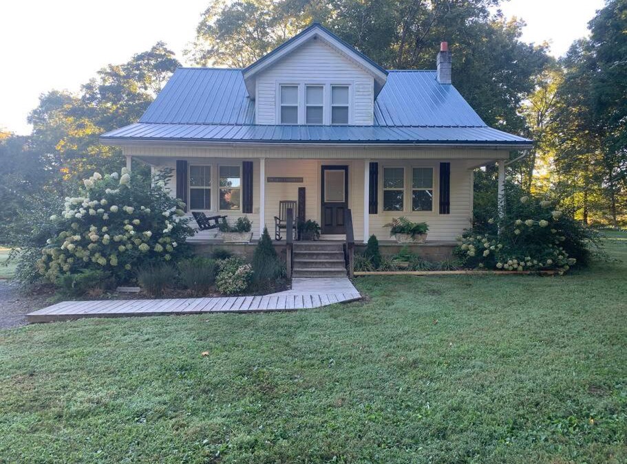 Russell Springs Villa | The Little FarmHouse