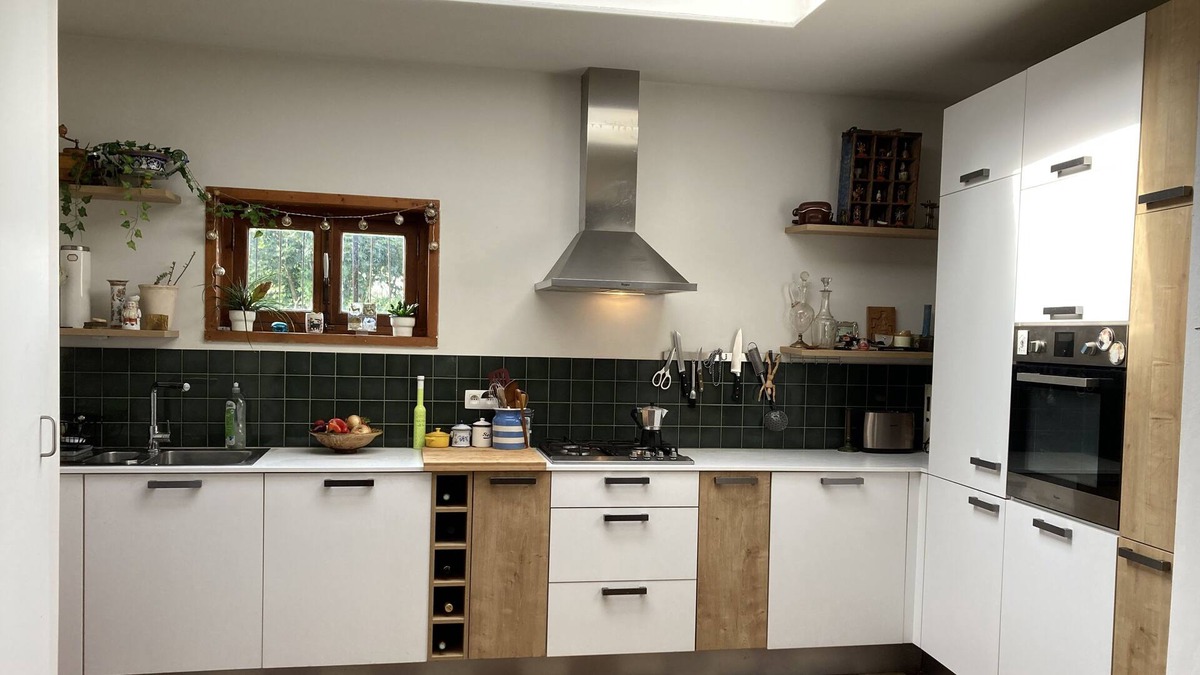 Veeweide House | The Little Green House in the cobbled street