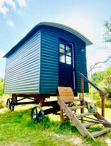 Horley Other | The Little Green Shepherds Hut