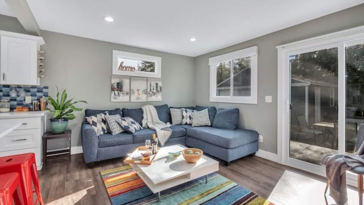 Hazel Park House | The Little Hamster - by Ferndale & Royal Oak w/2TVs - Open Concept - Modern