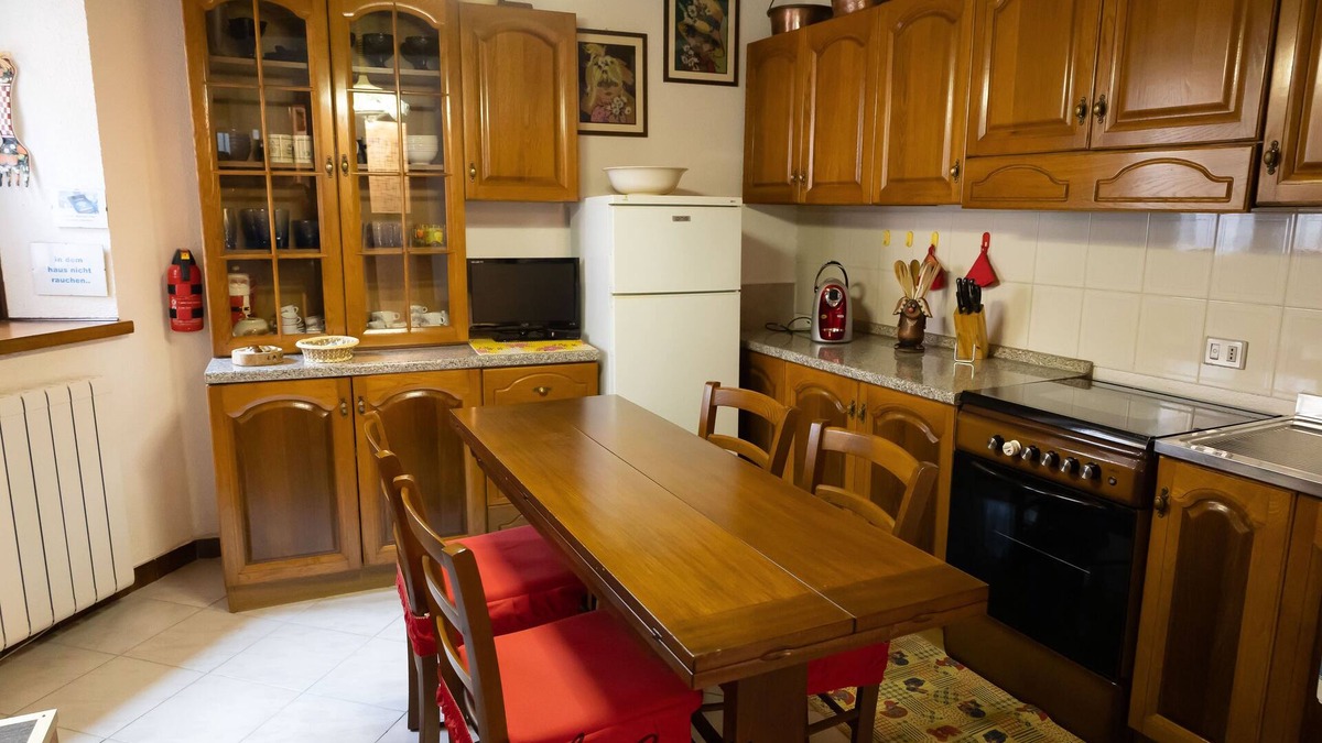 Brusimpiano Apartment | The Little House [Franco's Court]