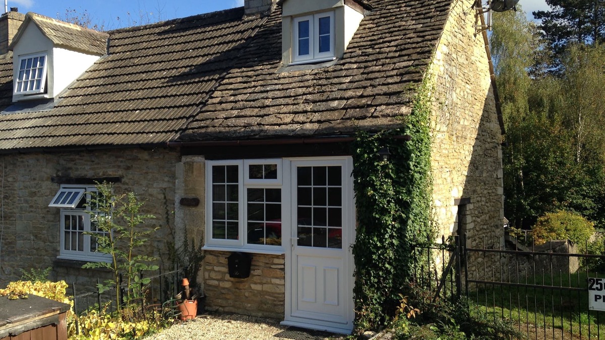 Tetbury Cottage | The Little House on Gumstool Hill