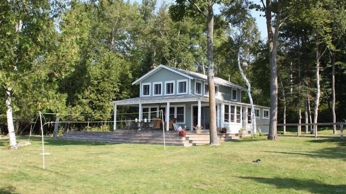 Alden Cottage | The Little House on Torch Lake with optional Carriage House