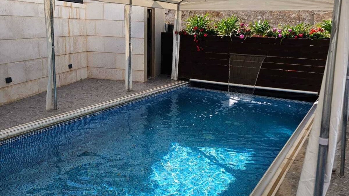Beit Shemesh Apartment | THE LITTLE PALACE WITH A POOL RBSA