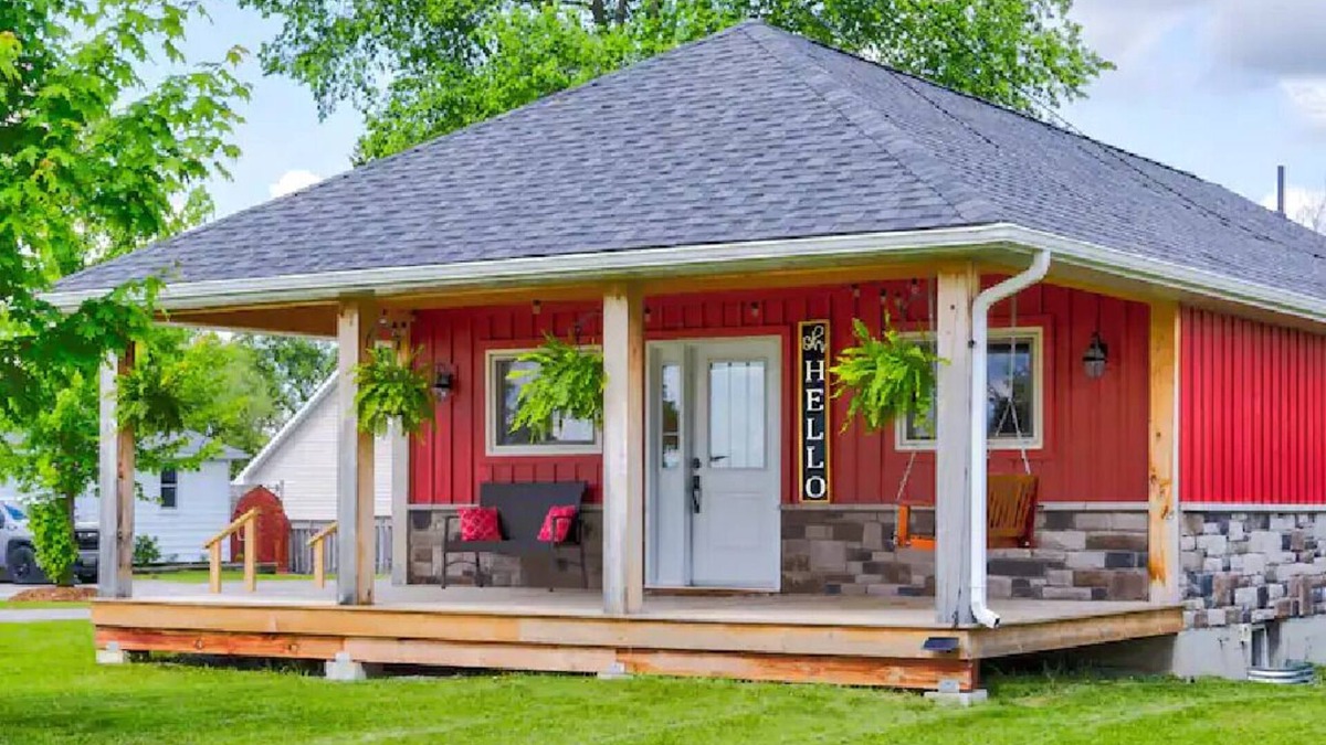 Fenelon Falls House | The Little Red Cottage - Ideal for long stays!