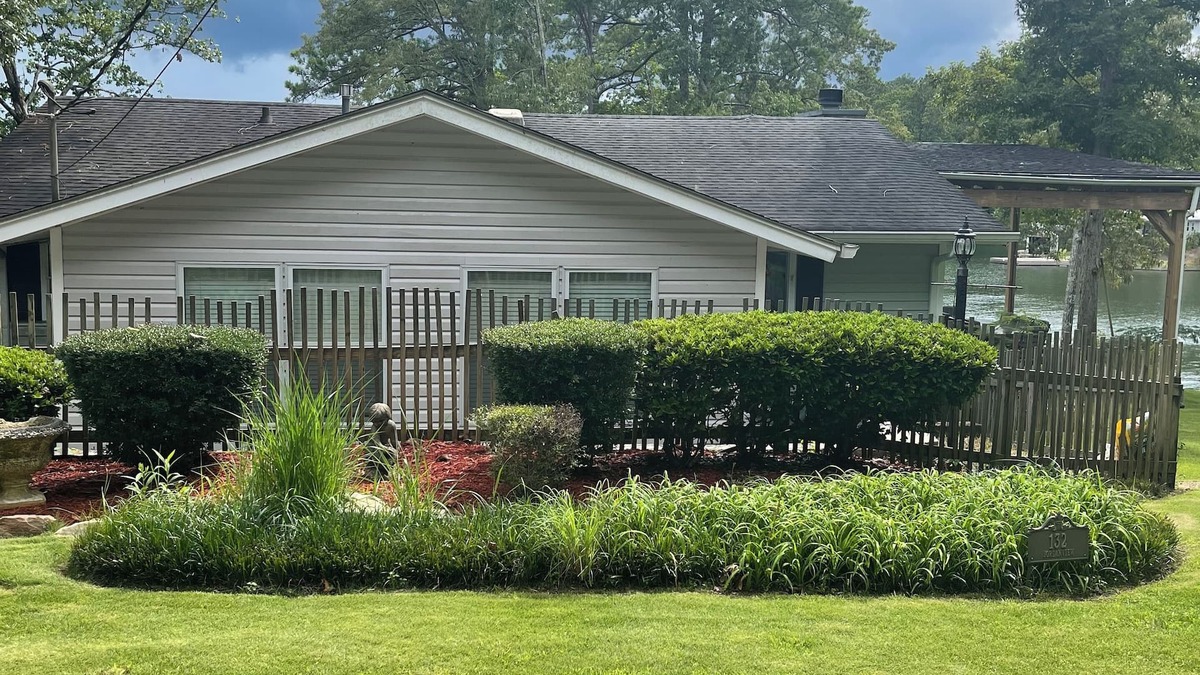 Titus House | The Little White House on Blue Heron Slough
