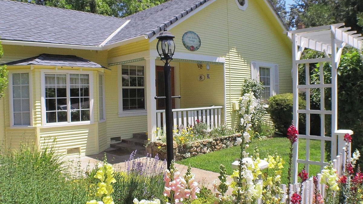 Murphys Cottage | The Little Yellow Cottage