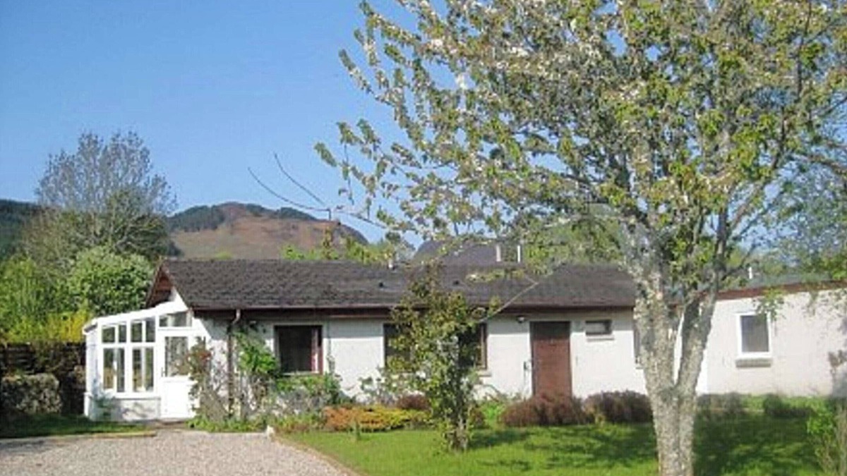 Marybank Cottage | The location in Aultgowrie is lovely with classic views of Highland landscapes.