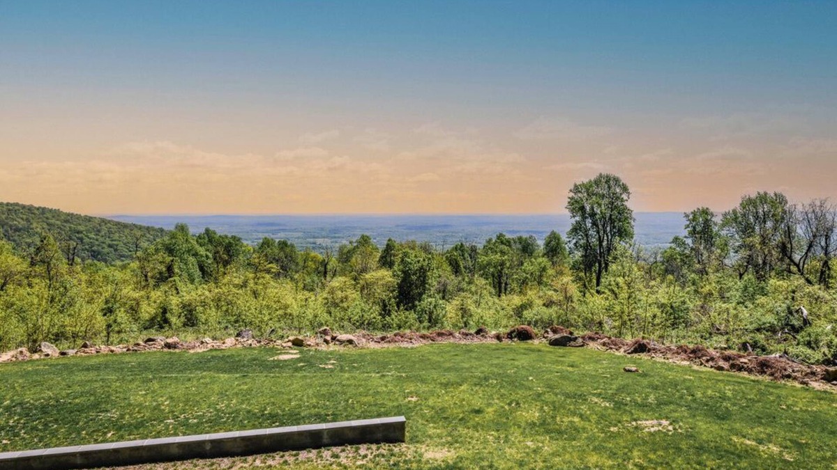 Bluemont House | The Lodge at Bear Rock