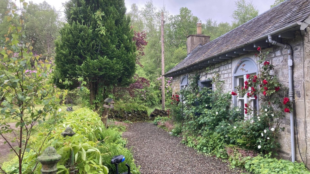 Ascog Cottage | The Lodge at Duchray Castle. Perfect for family with 3 small children.