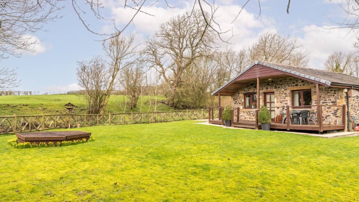 Fence Cottage | The lodge at Horton Hall Farm