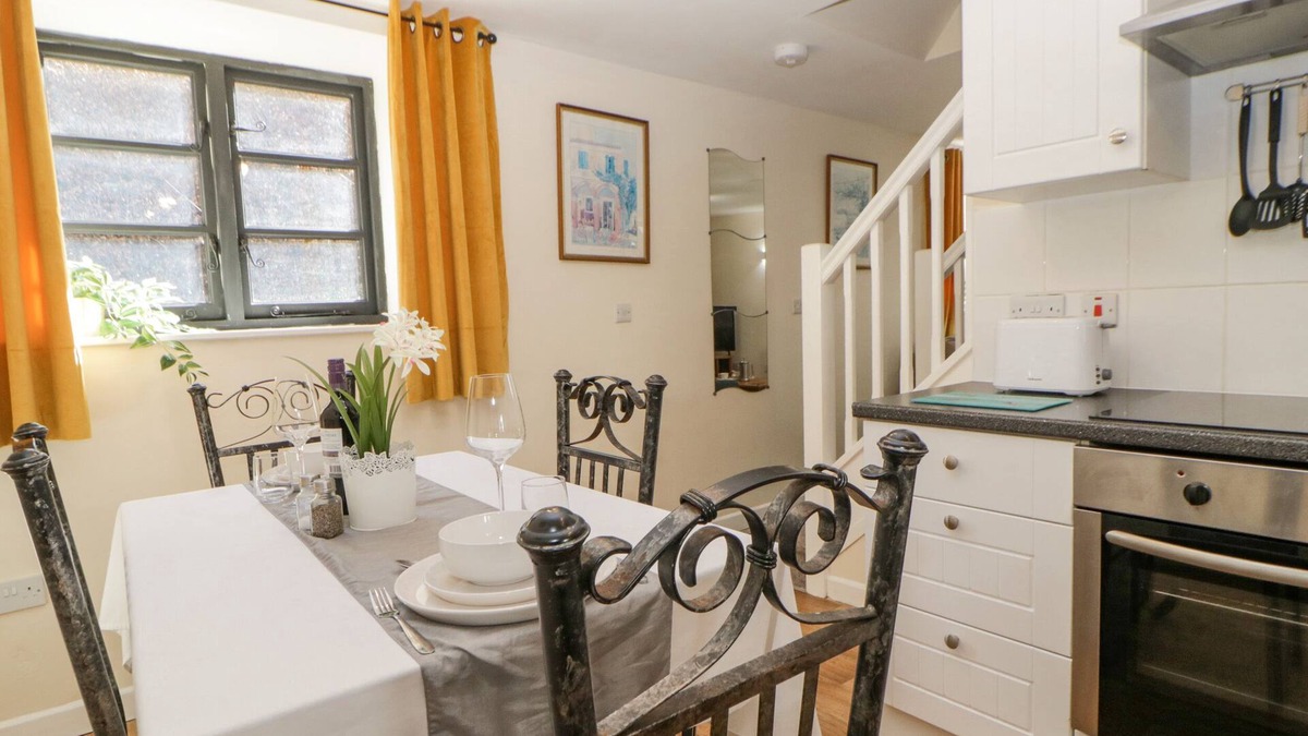 Heligan Cottage | THE LODGE AT THE CRIDFORD INN, pet friendly in Chudleigh
