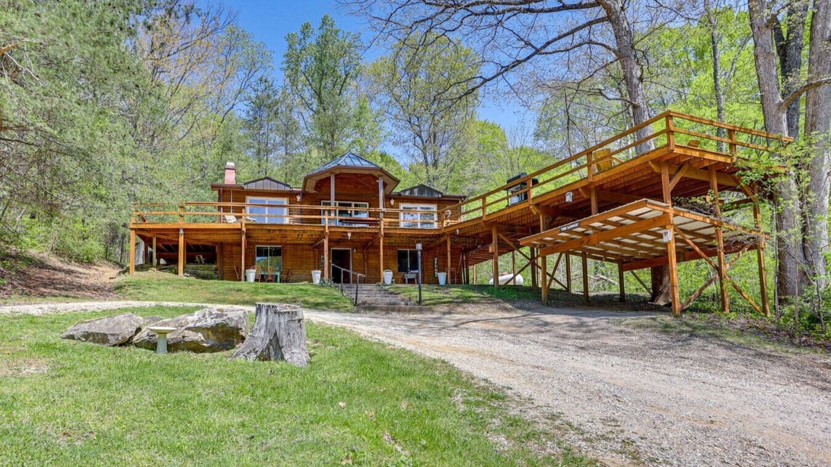 Taswell House | The Lodge At White Oaks Cabins