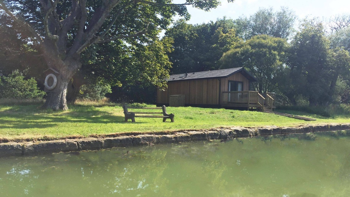 Dunbar Cabin | The Lodge by the Lake, Dunbar including hot tub
